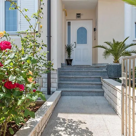 Summer House Πούλα