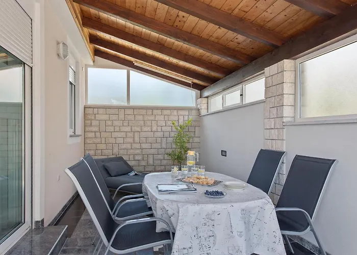 Summer House * Πούλα