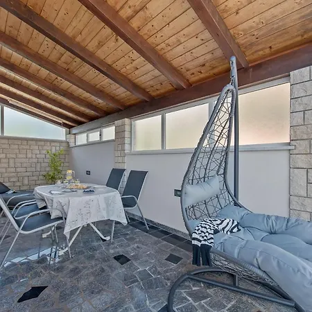 Apartment Summer House Pula